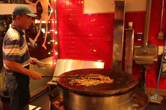 Preparação do nosso churrasco mongol, em Vancouver, no Canadá (foto da expedição 4x1 - Retratos da América)